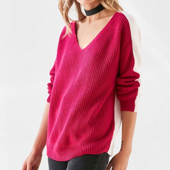 NWT UO Slouchy 90s V-Neck Two-Toned Pink Sweater - Picture 2 of 5
